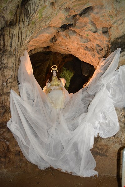 Božična skrivnost v jami Pekel